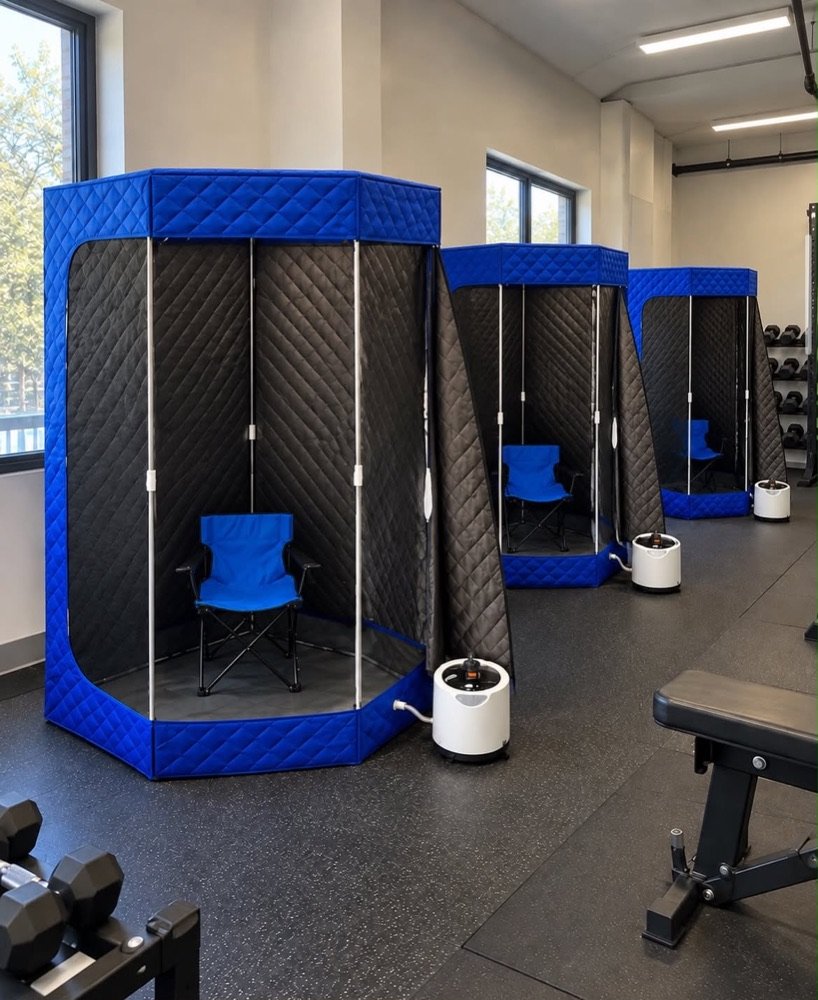Sauna Hexagonal azul en un gimnasio